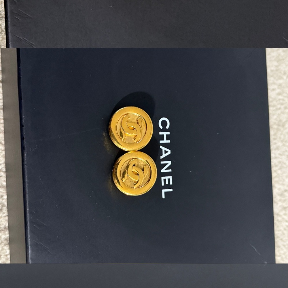 Chanel 24k Gold Plated Vintage (1980s) Clip Earrings